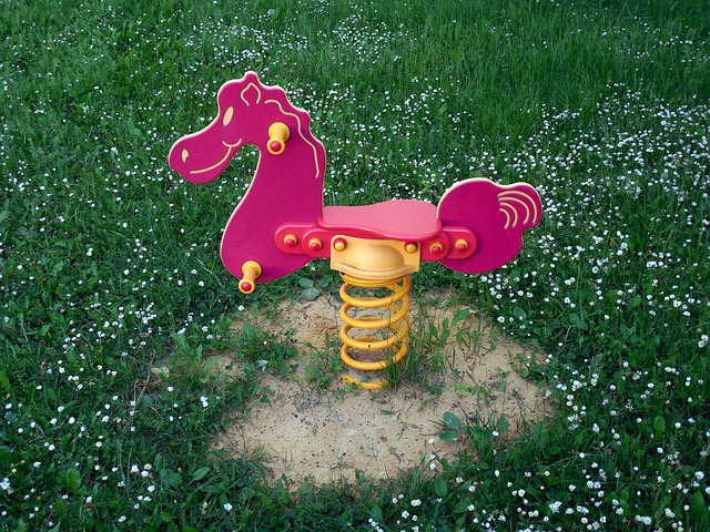 rocking-horse-353745_640
